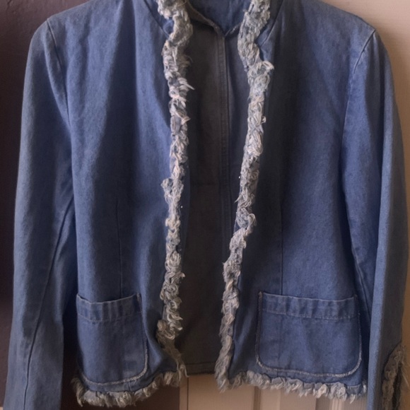 Jean jacket 🧥 - Picture 2 of 5